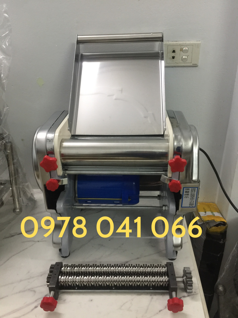 MÁY CÁN MÌ / máy cán bột FKM 240