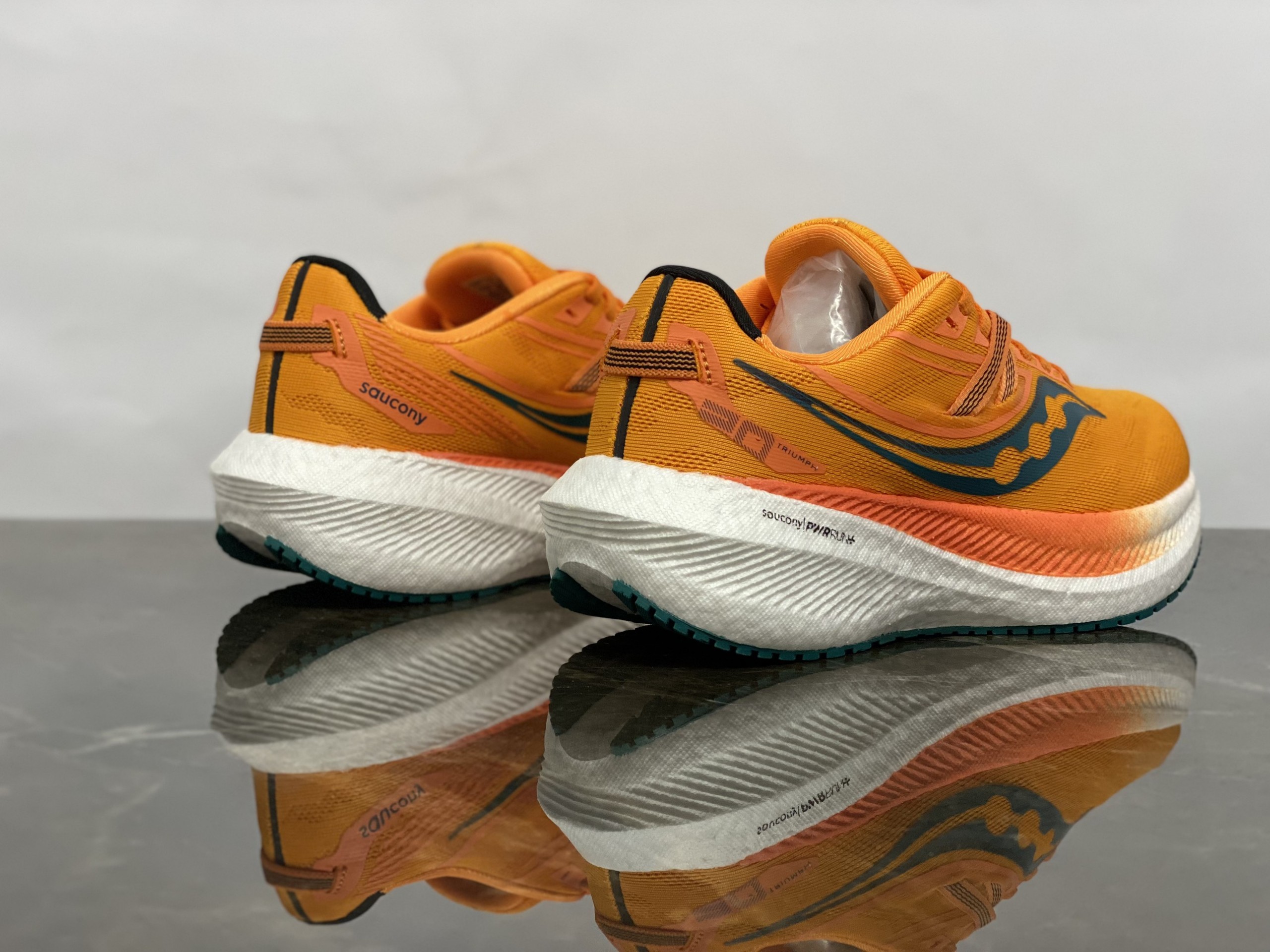 [Check code QR chính hãng ] Giày Chạy Bộ Nam Saucony Triumph 20