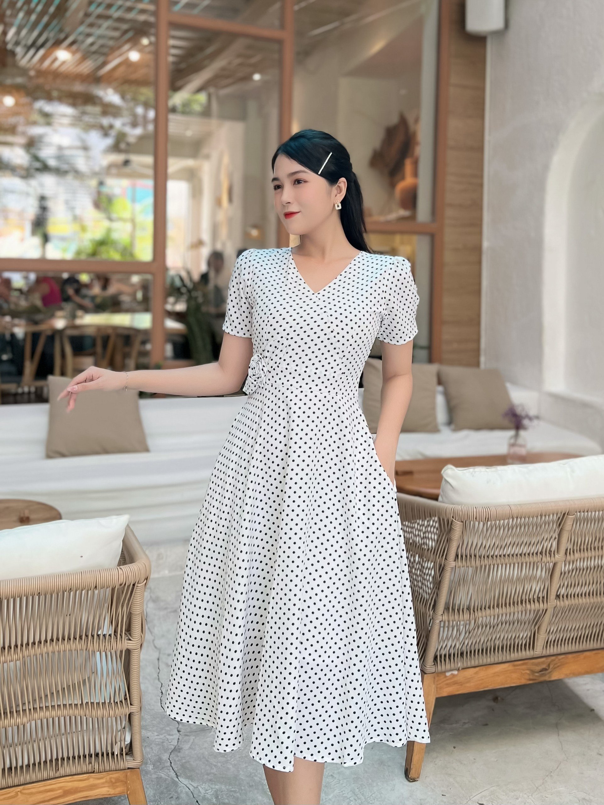 Đầm dáng xòe cổ V chấm bi phối hoa K219