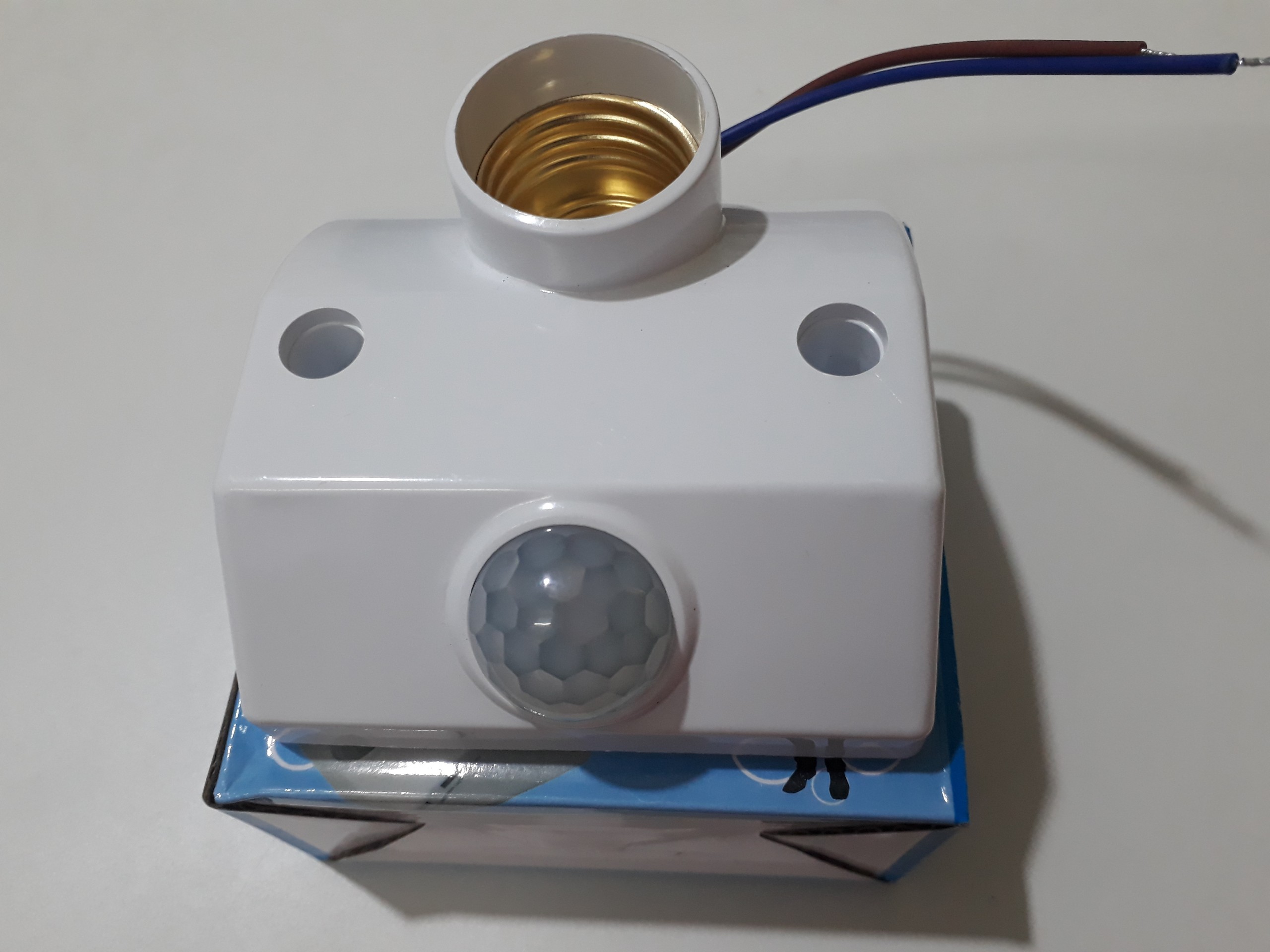 Bộ Bóng Đèn LED 4U 9W + Chuôi Đèn Cảm Biến