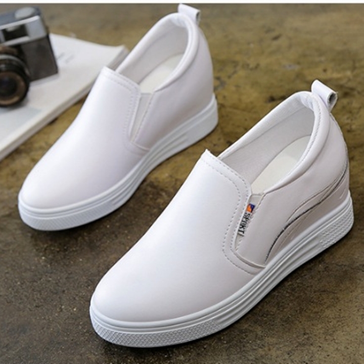 Giày sneaker nữ da PU thêu viền form nhỏ C08