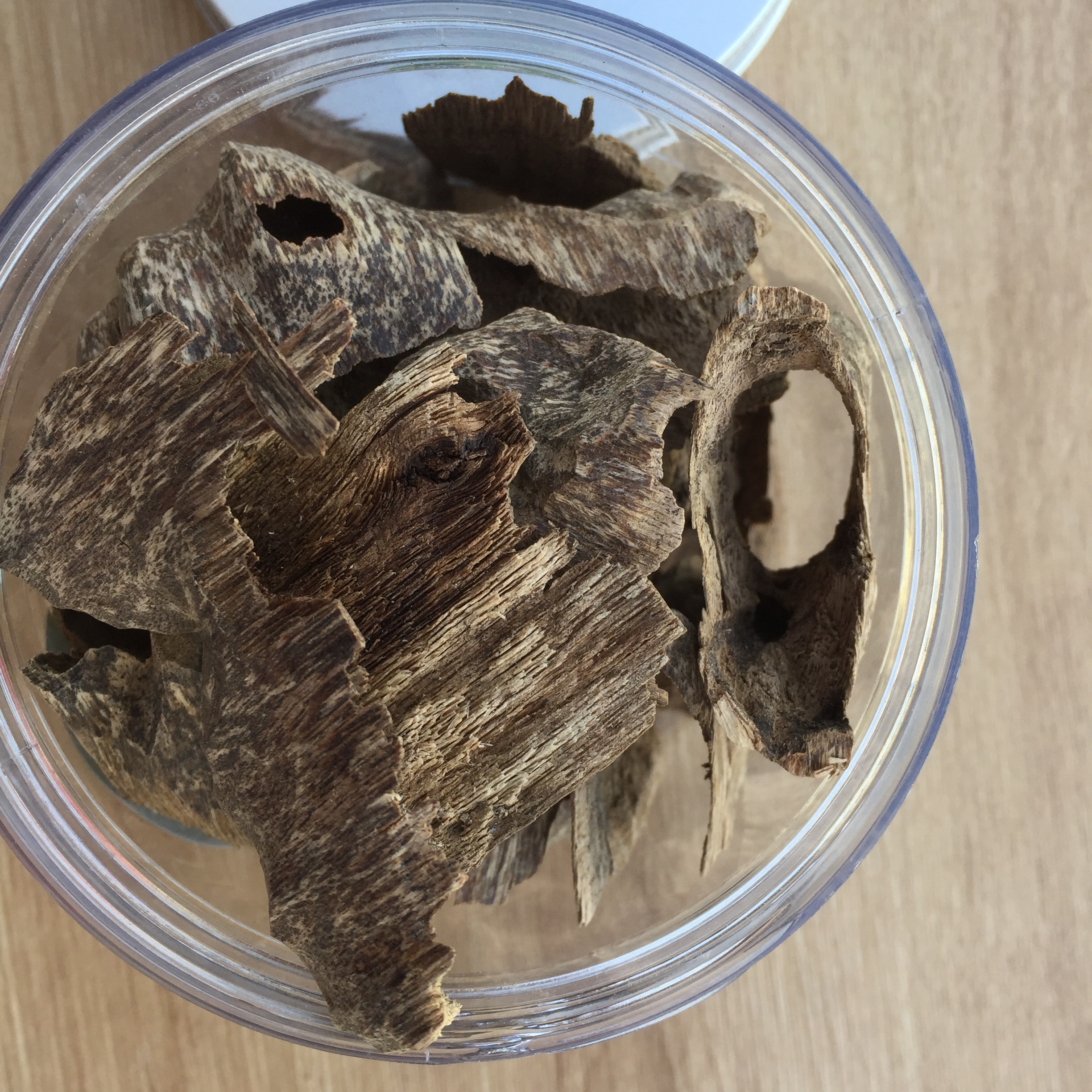 Trầm hương miếng xông nhà
