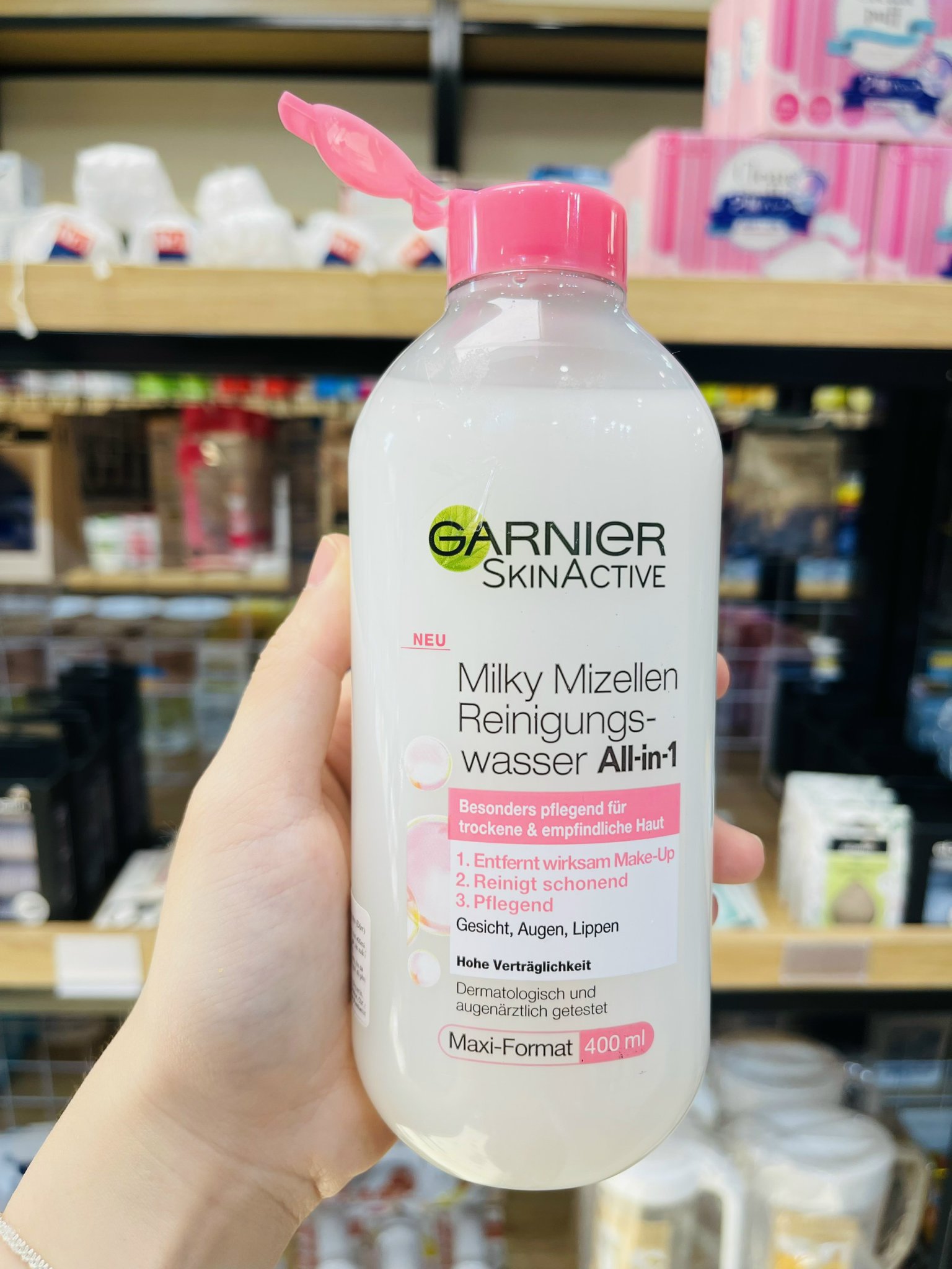 Nước tẩy trang dạng sữa Garnier Skin Active Solution Micellaire Đức 400ml