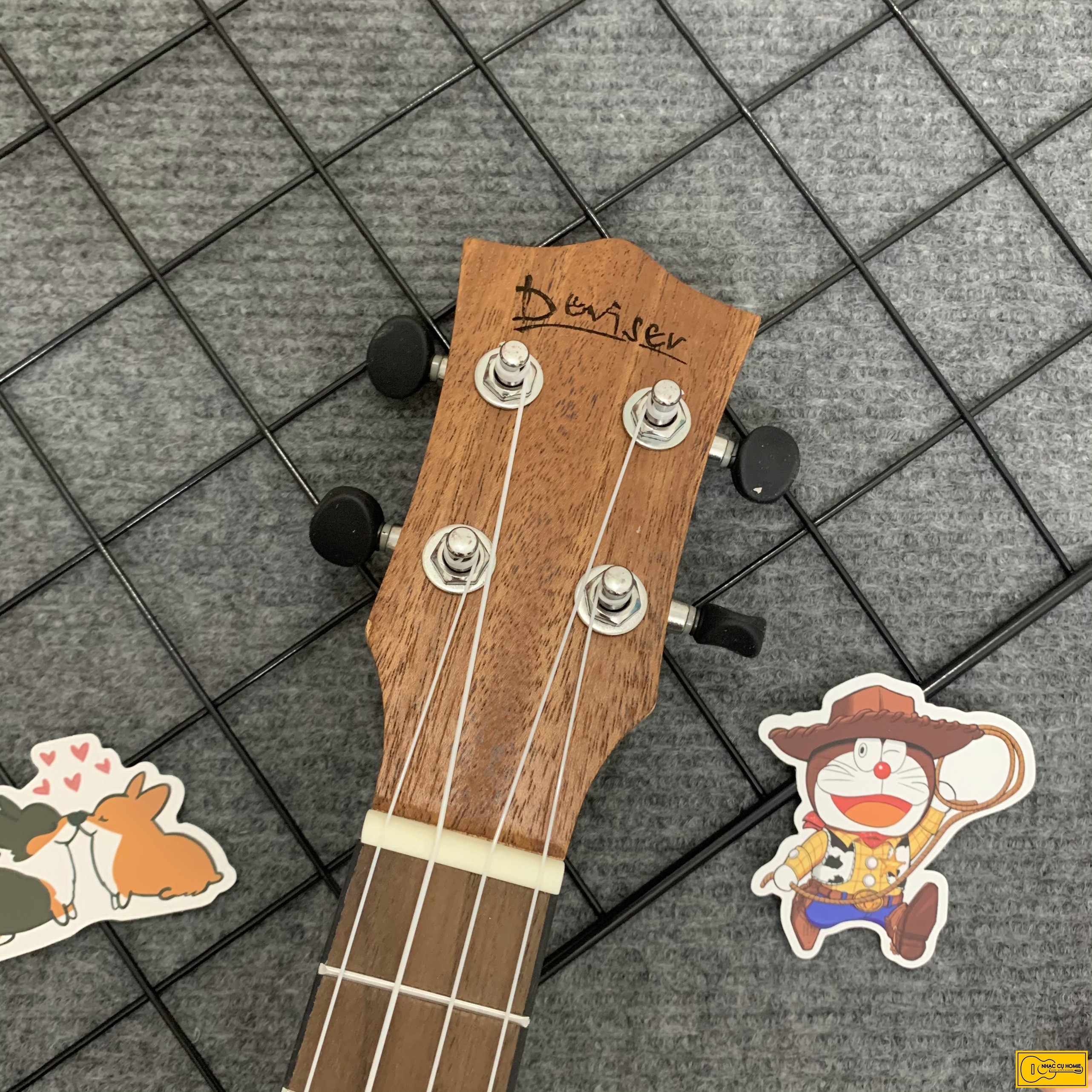 ĐÀN UKULELE CONCERT 23INCH DEVISER LỖ TRÁI TIM