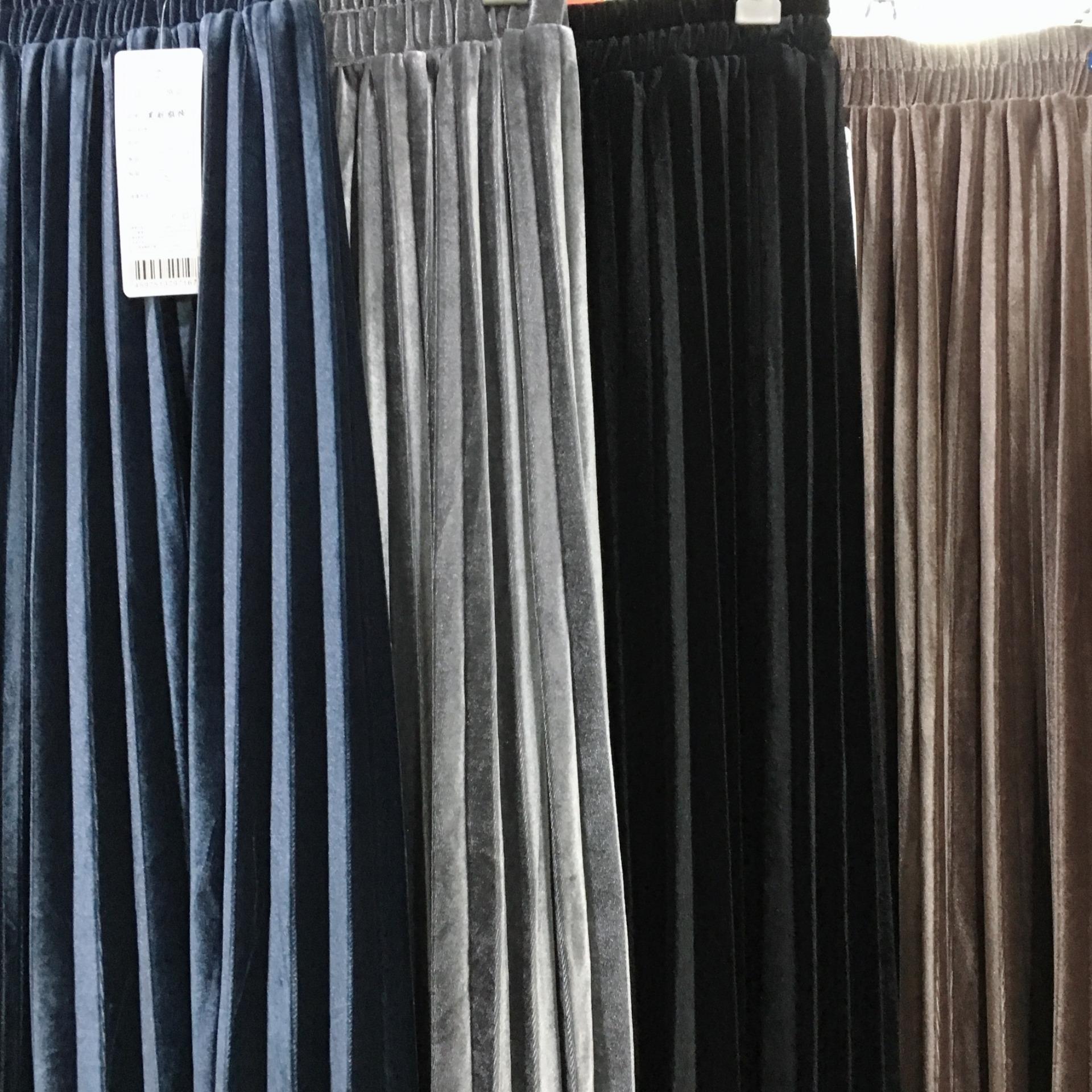 Chân váy nhung dài xếp ly