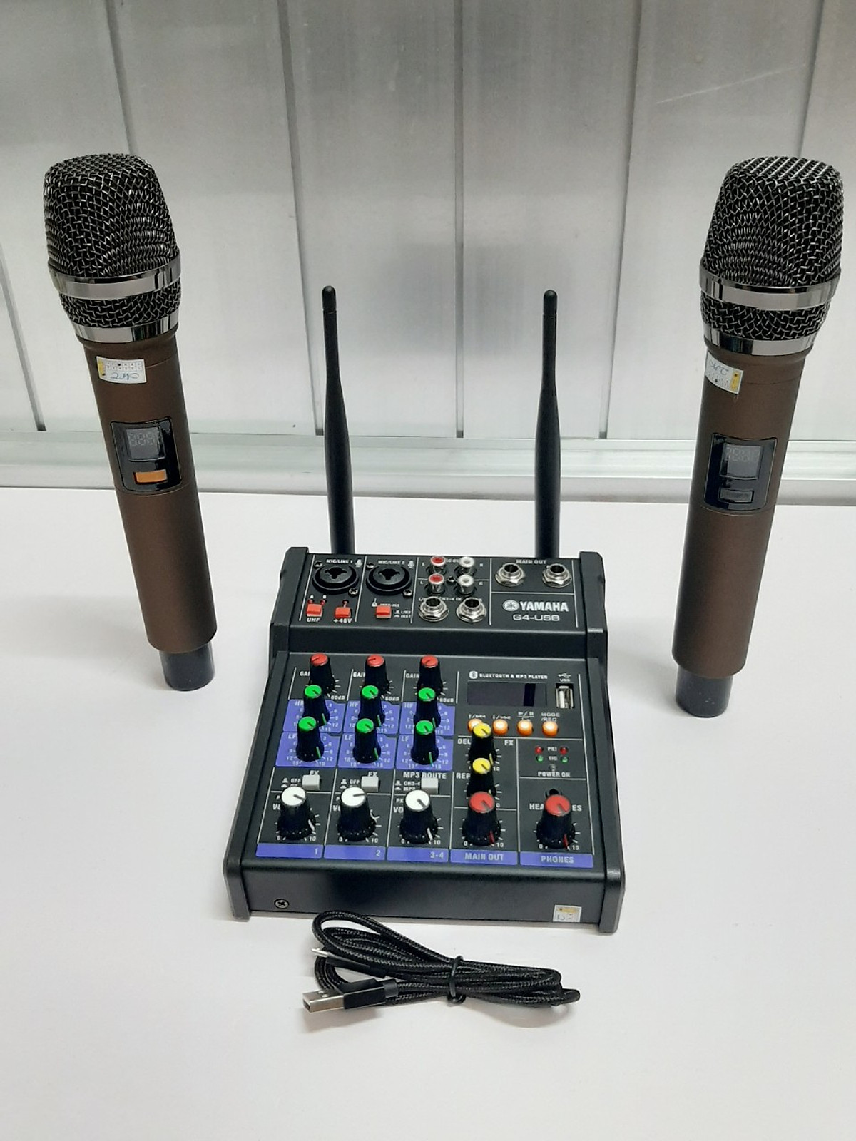 [Hàng chuẩn] Bàn trộn Mixer Yamaha G4 USB – Có bluetooth 5.0 - Chuyên dùng livestream, karaoke gia đình – Có màn hình led – Kèm 2 micro không dây – Dùng được cho loa kéo, loa ô tô, dàn karaoke gia đình, livestream, thu âm - Bảo hành 12 tháng