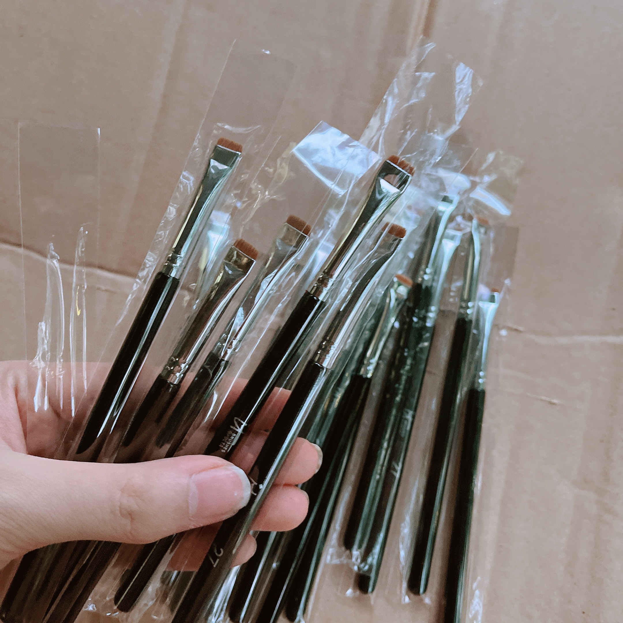 Cọ Tém Mày IT Brushes for Ulta Cao Cấp Số 27 [Chính Hãng]