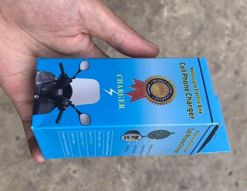 Sạc Điện Thoại Gắn Trên Xe Máy