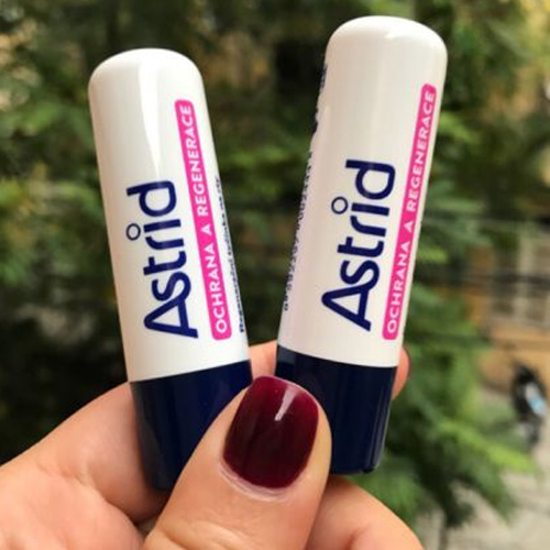 Son dưỡng môi từ mỡ hươu Astrid 4.8g (CH SÉC)