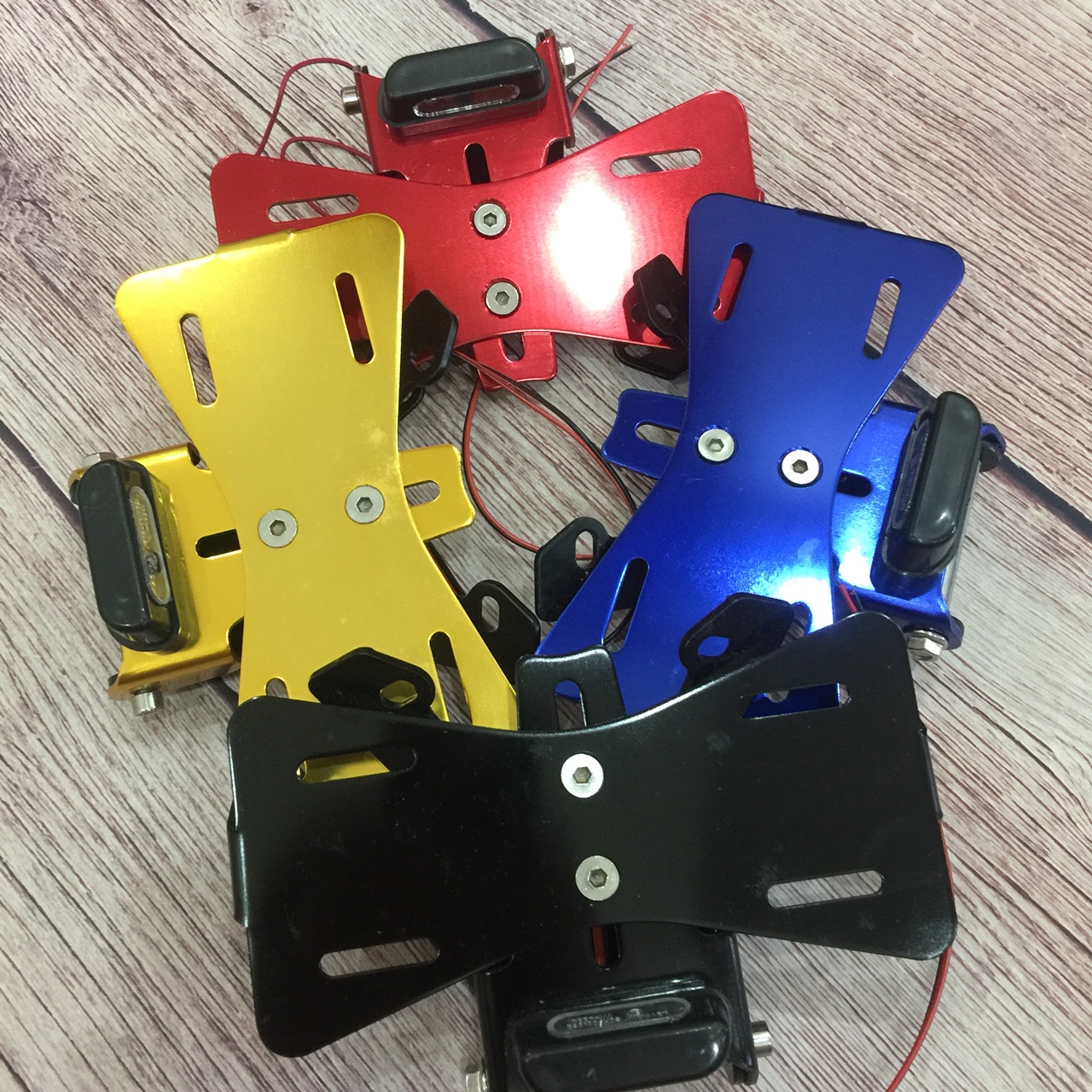Pát bắt biển số  winner có đèn LED độ xe cực ngầu