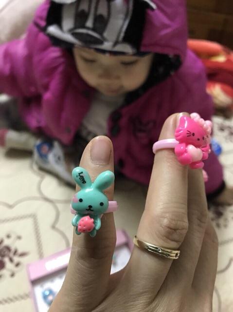 Hộp nhẫn nhựa 50 chiếc cho bé yêu ( siêu ngộ nghĩnh )