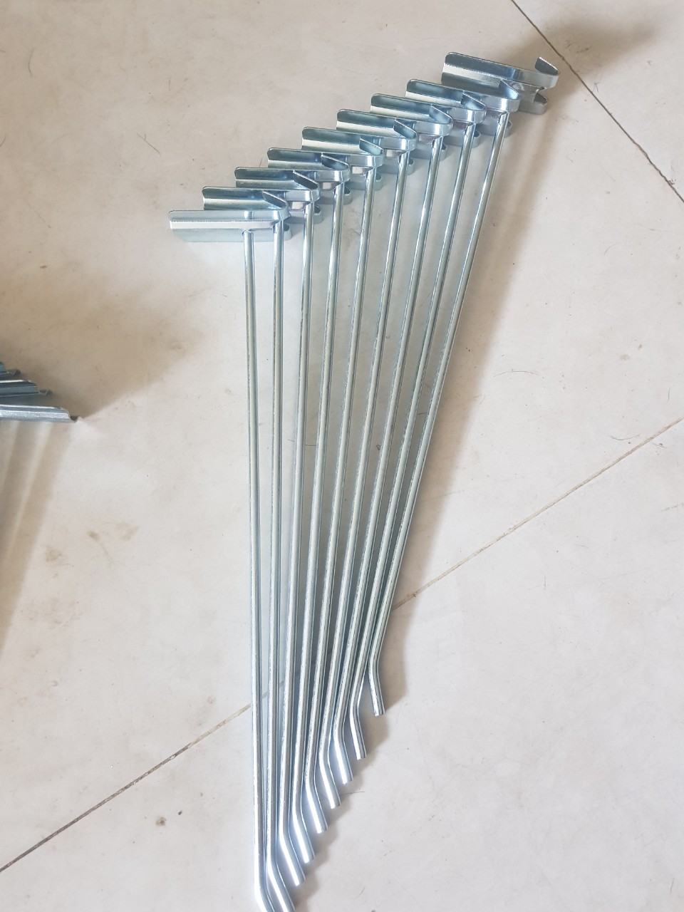 Combo 100 móc treo ốp 20 cm giá rẻ