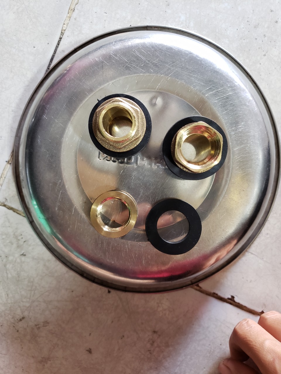 [HCM]ốc siết bồn nước phi téc Đồng thau phi 21 ( Gía 2 cái)