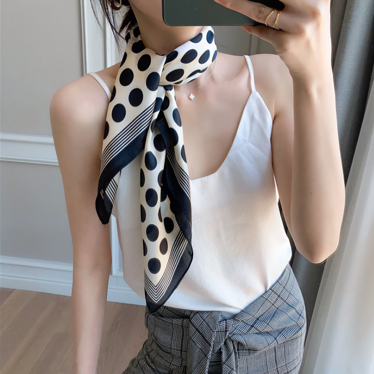 Khăn Lụa Vuông 70cm Quàng Cổ Quấn Tóc Làm Áo Yếm Lụa- Chấm Bi