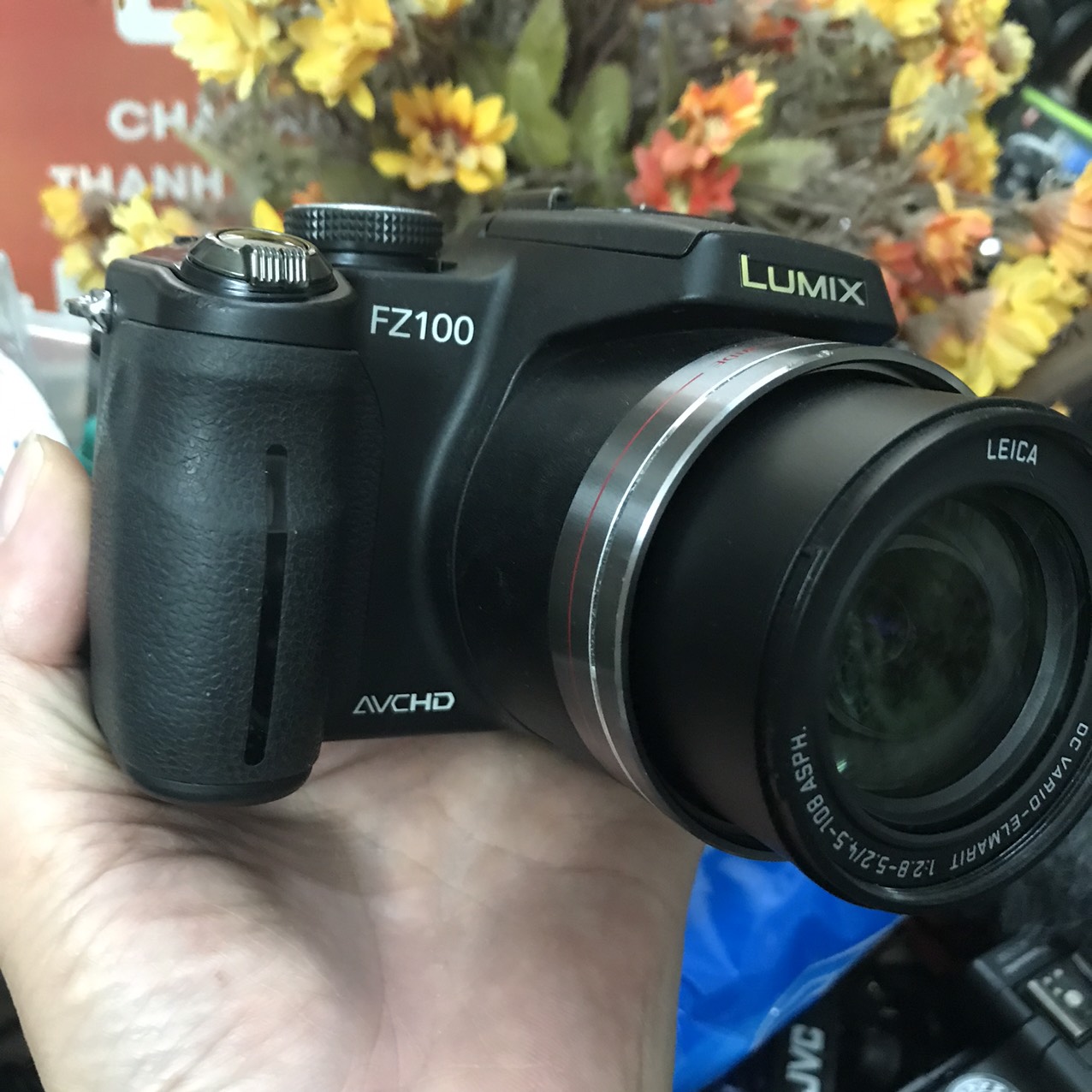 Máy ảnh Panasonic Lumix FZ100