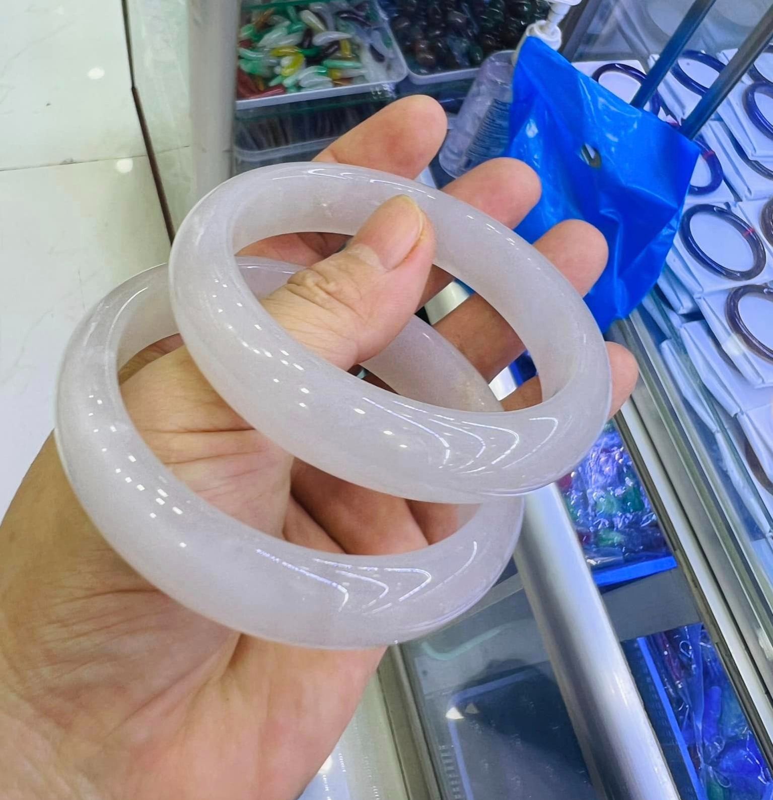Vòng liền khối cẩm thạch trắng size lớn