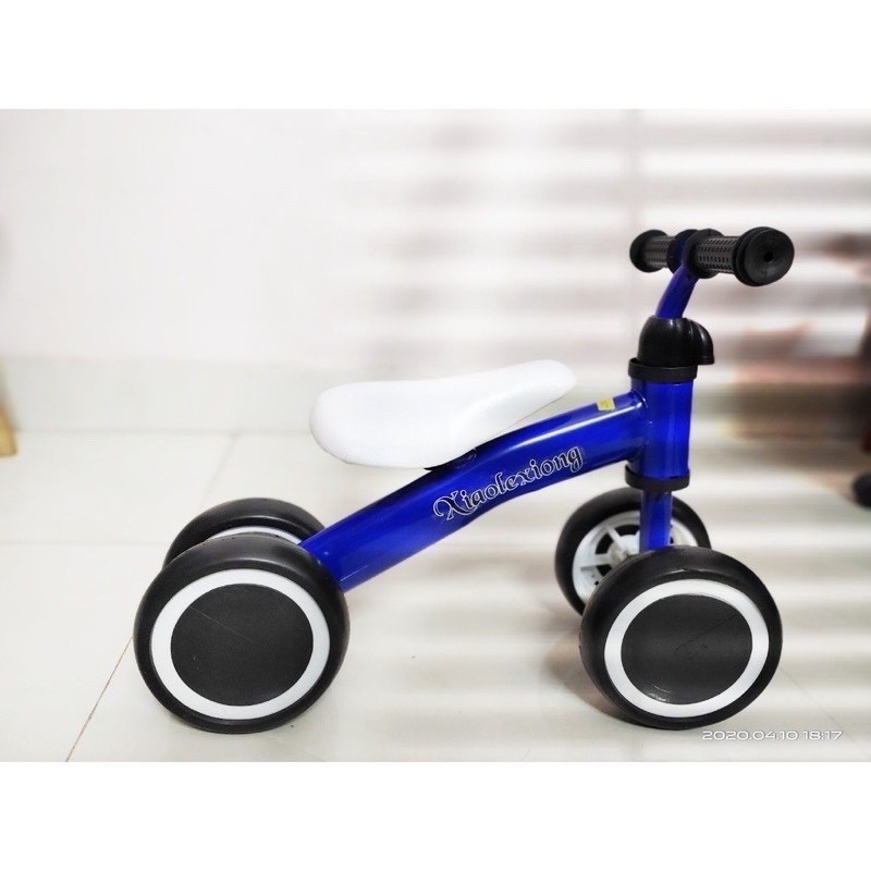 Xe Chòi Chân 4 Bánh Tự Cân Bằng Cho Bé (Siêu Rẻ)