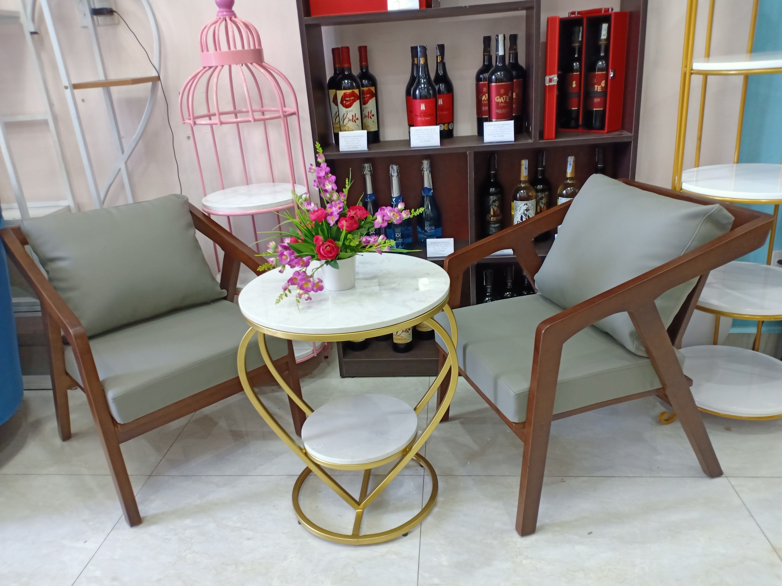 Bàn trà mặt đá khung trái tim