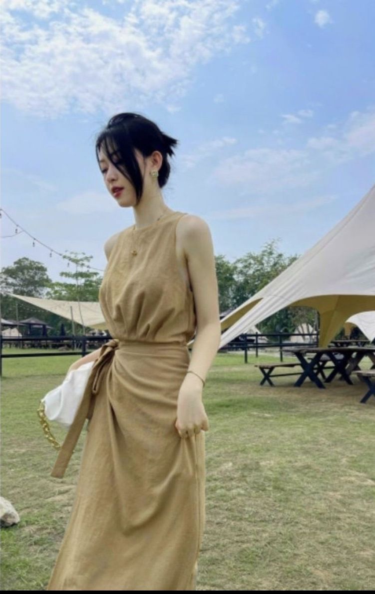 Đầm sát nách dáng dài tà đắp buộc nơ eo