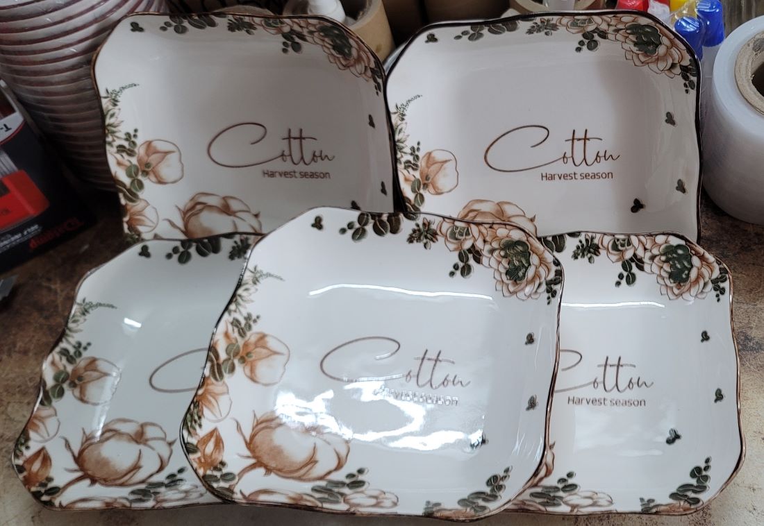 DĨA VUÔNG GỐM SỨ HOA VĂN COTTON 18CM (CỠ 8)