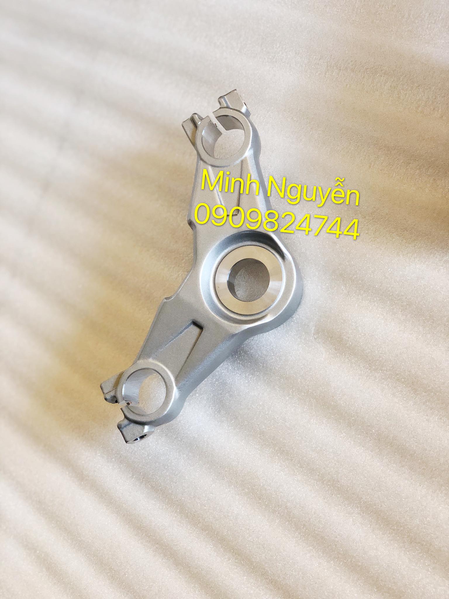 Chảng ba xe Sonic 150R chính hãng honda
