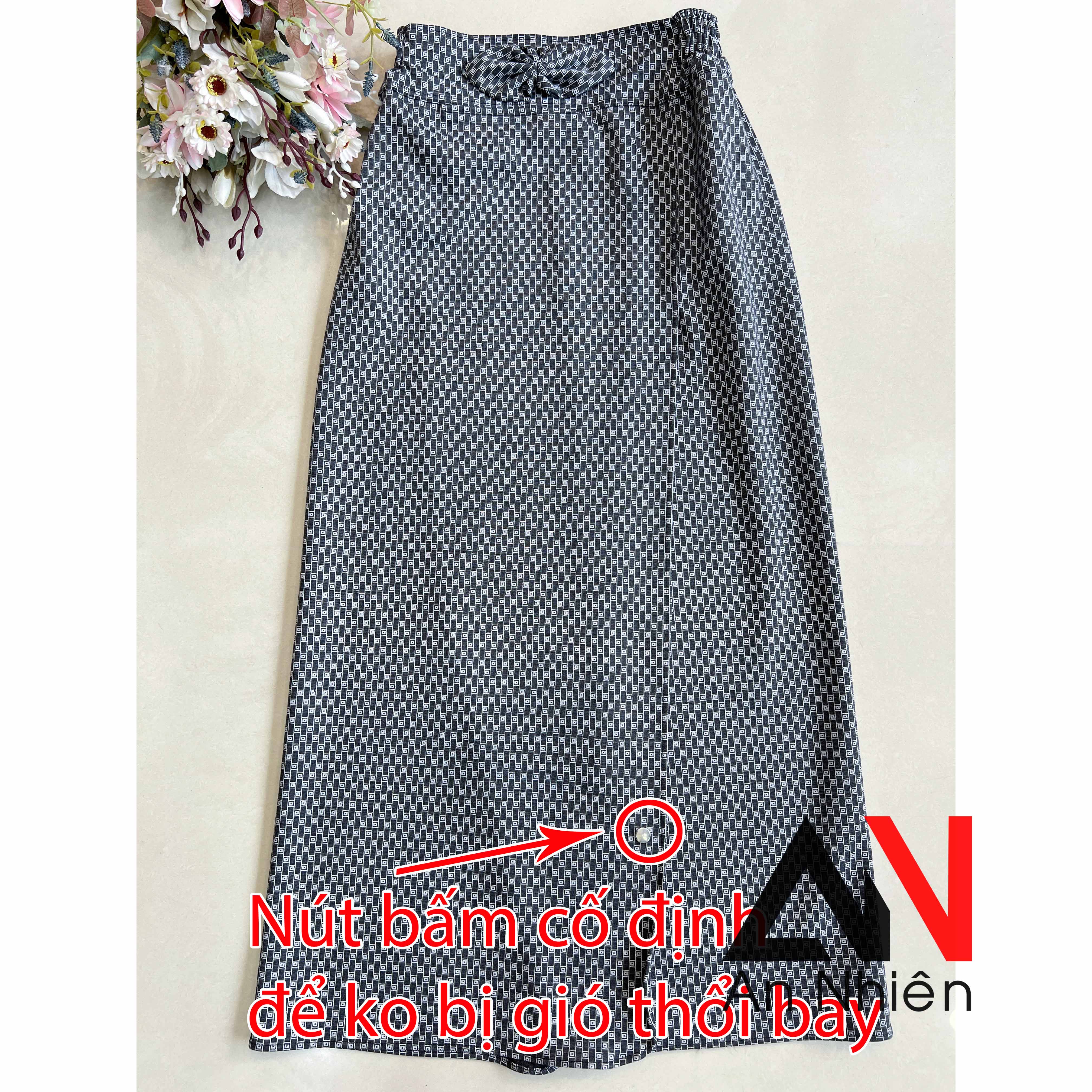 Mua Váy chống nắng loại xẻ tà chất liệu vải mềm mại co giãn tốt xòe to dài  cố định bằng miếng dán kết hợp nút bấm - Yeep
