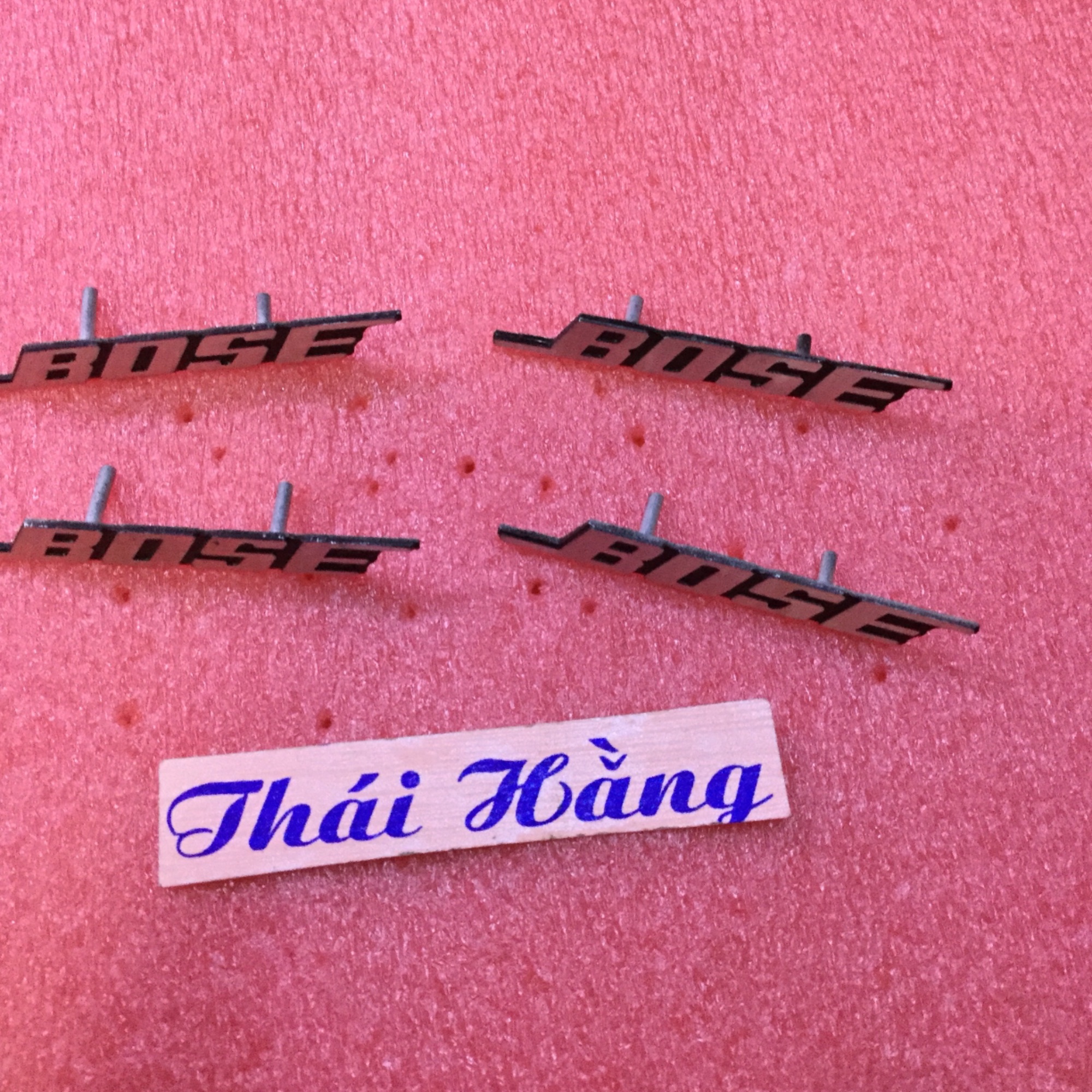 Tem chữ Cho loa có chân giá 2 đôi