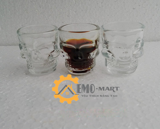 Ly thủy tinh hình đầu lâu