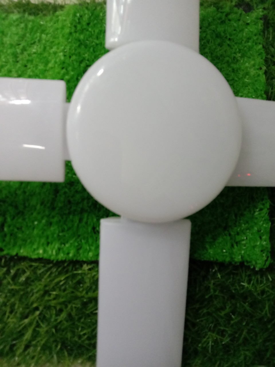 Đèn led hình quạt 4 cánh 60w dùng thắp sáng