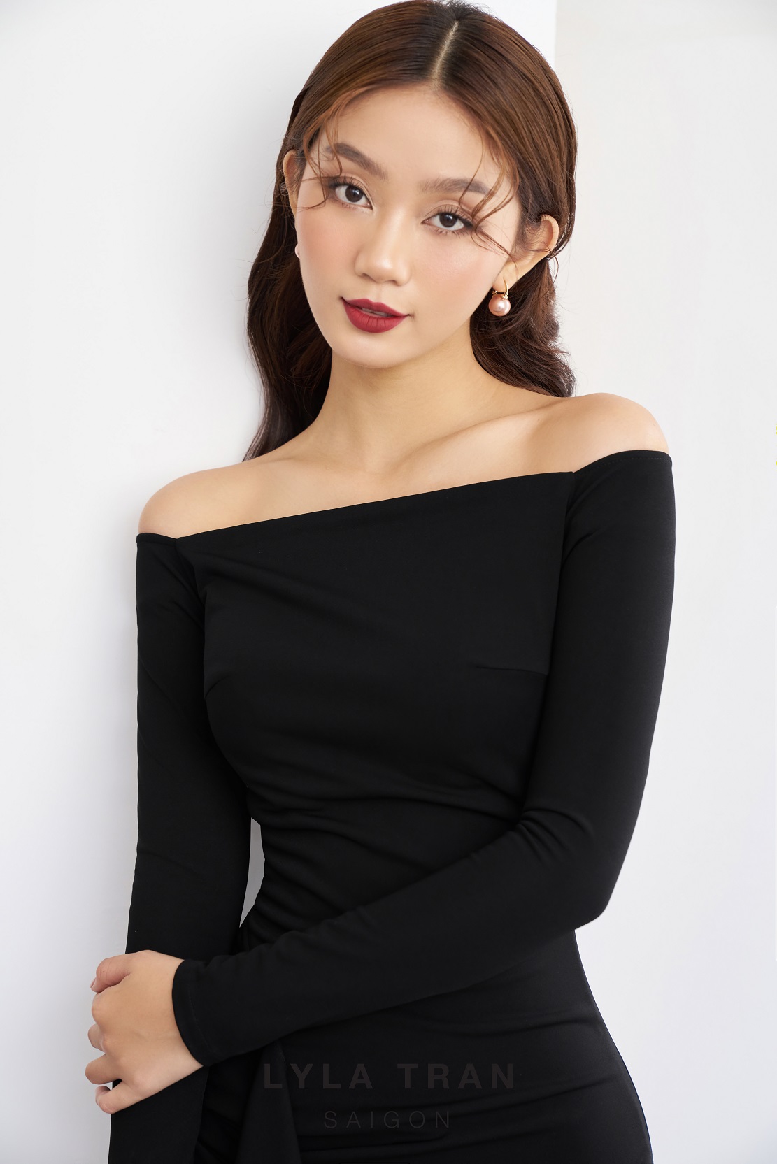 ĐẦM TRỄ VAI PHOM ÔM SANG TRỌNG (MAYE DRESS)
