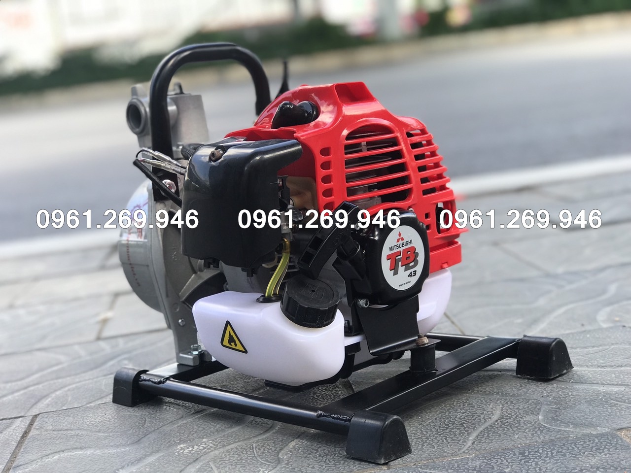 Máy bơm nước xách tay tưới cây động cơ 2 thì Mitsubishi TB43