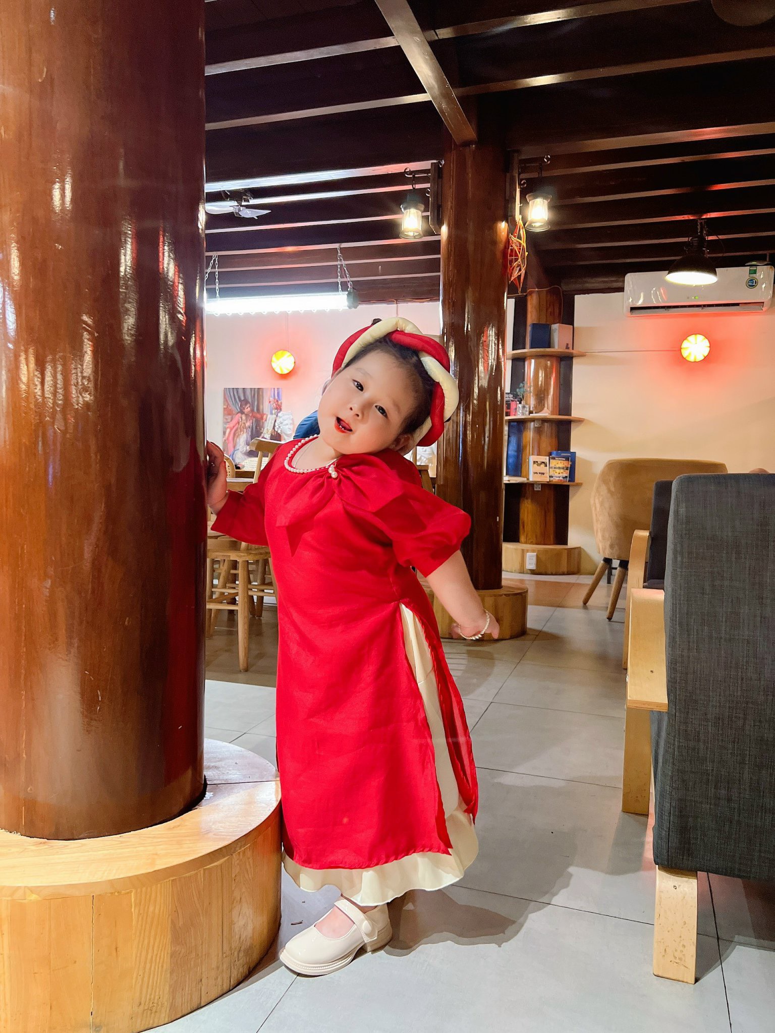Áo Dài Cách Tân Nơ Đỏ Cao Cấp Bé Gái Áo Dài Tết Bé Gái Kèm Chân Váy & Mấn Đội Đầu Từ 6-30kg. Chất Lụa Nến Phối Lót Lụa Habutai Mềm Mại.