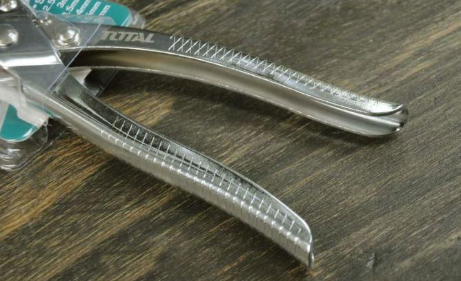 Kìm bấm lỗ Total THT3351