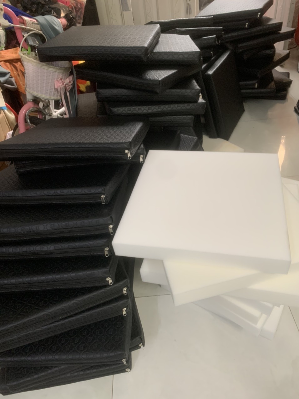 Nệm ngồi Simili Đen (40cm x 40cm dày 5cm)