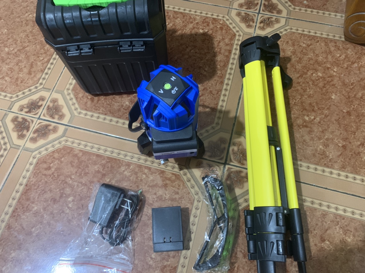combo Máy cân mực Laser 5 tia xanh và chân máy