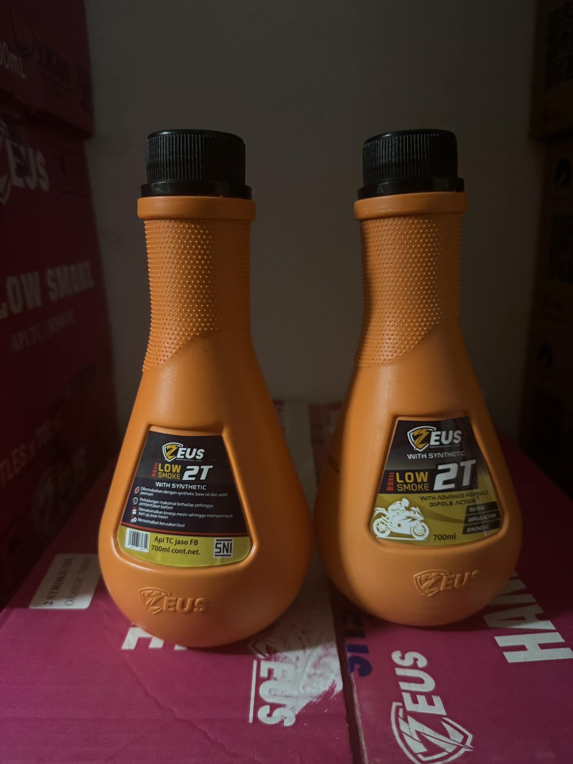 Nhớt thơm 2T Zeus Low Smoke 700ML
