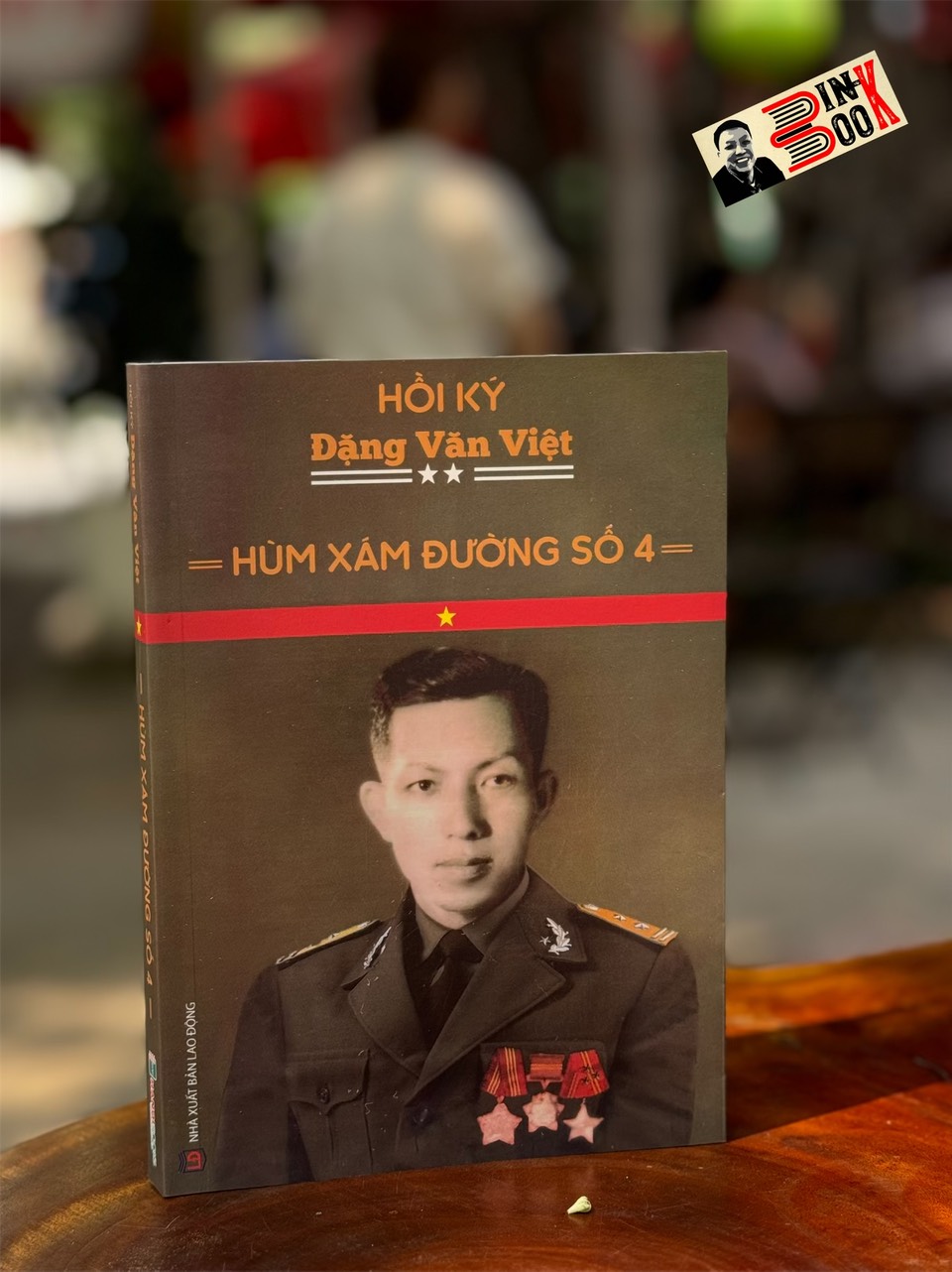 Cuốn hồi kí chiến tranh hay nhất thế giới theo bbc năm 2004 - hùm xám đường số 4 - hồi kí đặng văn việt - hanoi books