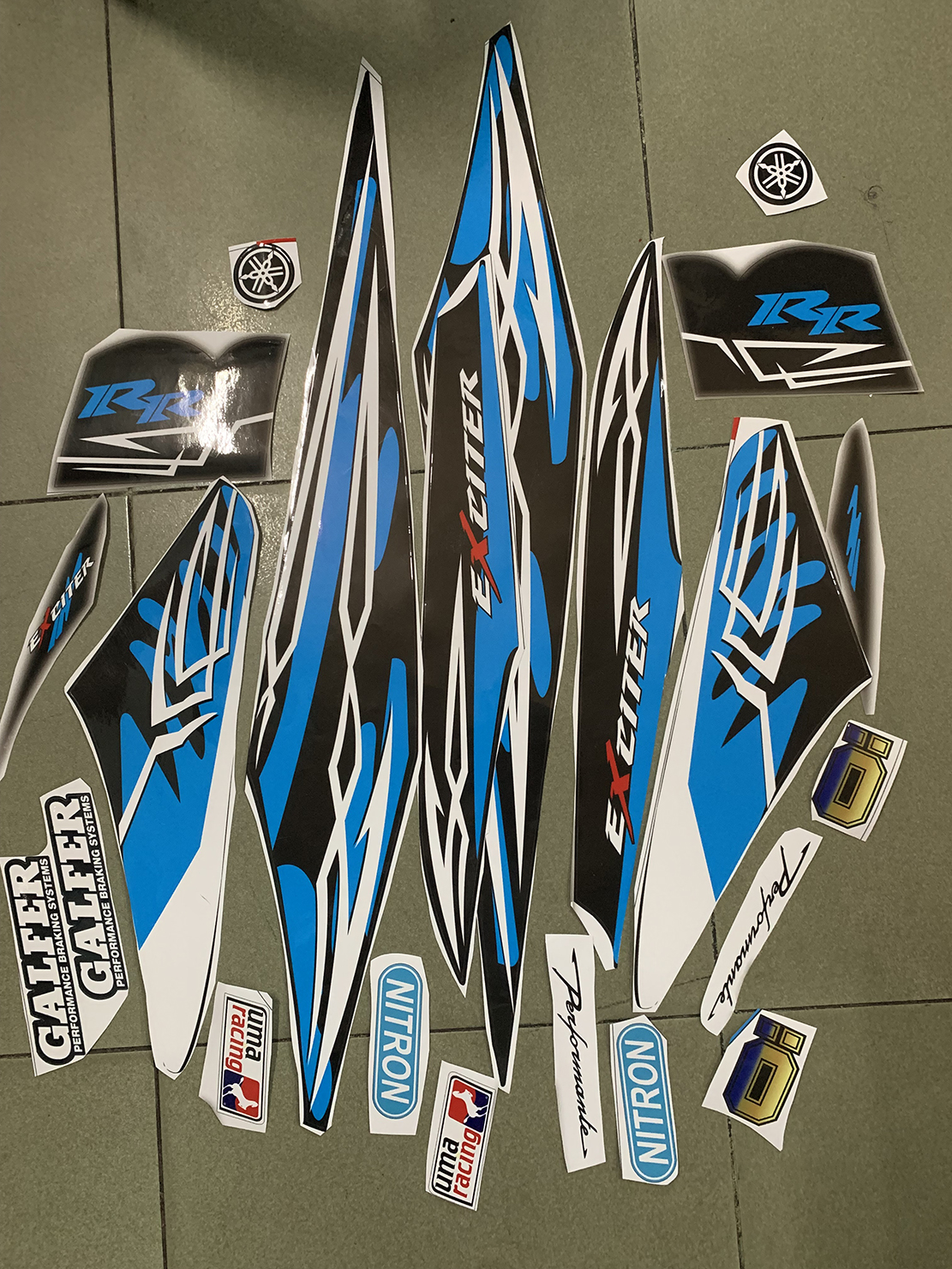 Tem exciter 2010 xanh đen