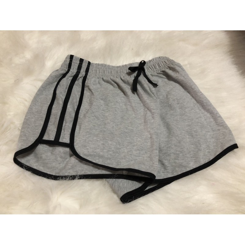 Quần short thể thao nữ 3 sọc với chất thun co giãn thoải mái