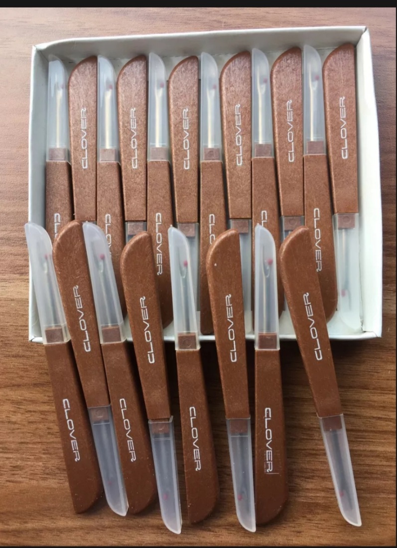 Dụng cụ rạch khuyết, gỡ chỉ tháo chỉ Clover