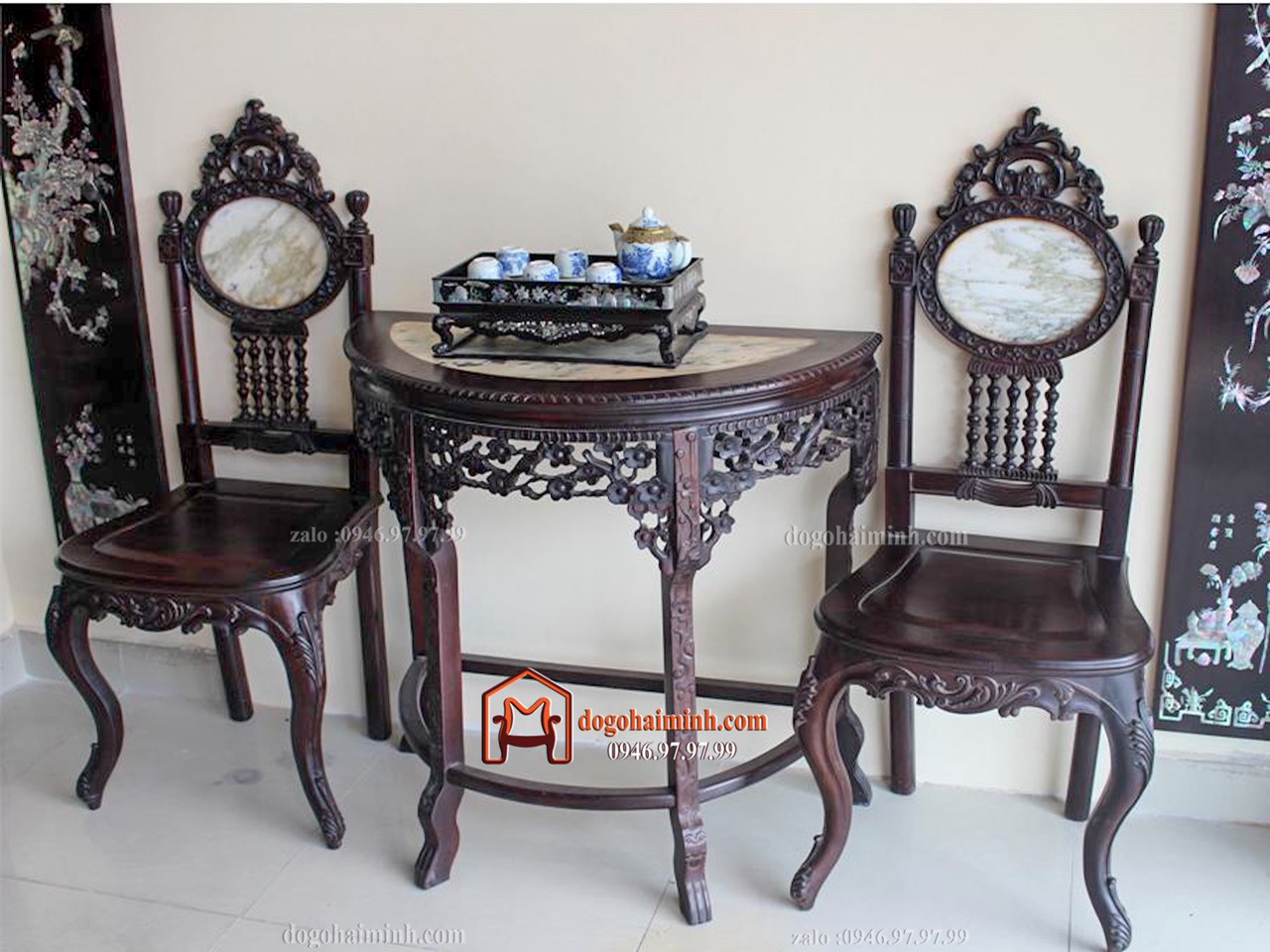 Bàn bán nguyệt chạm tích " MAI ĐIỂU "