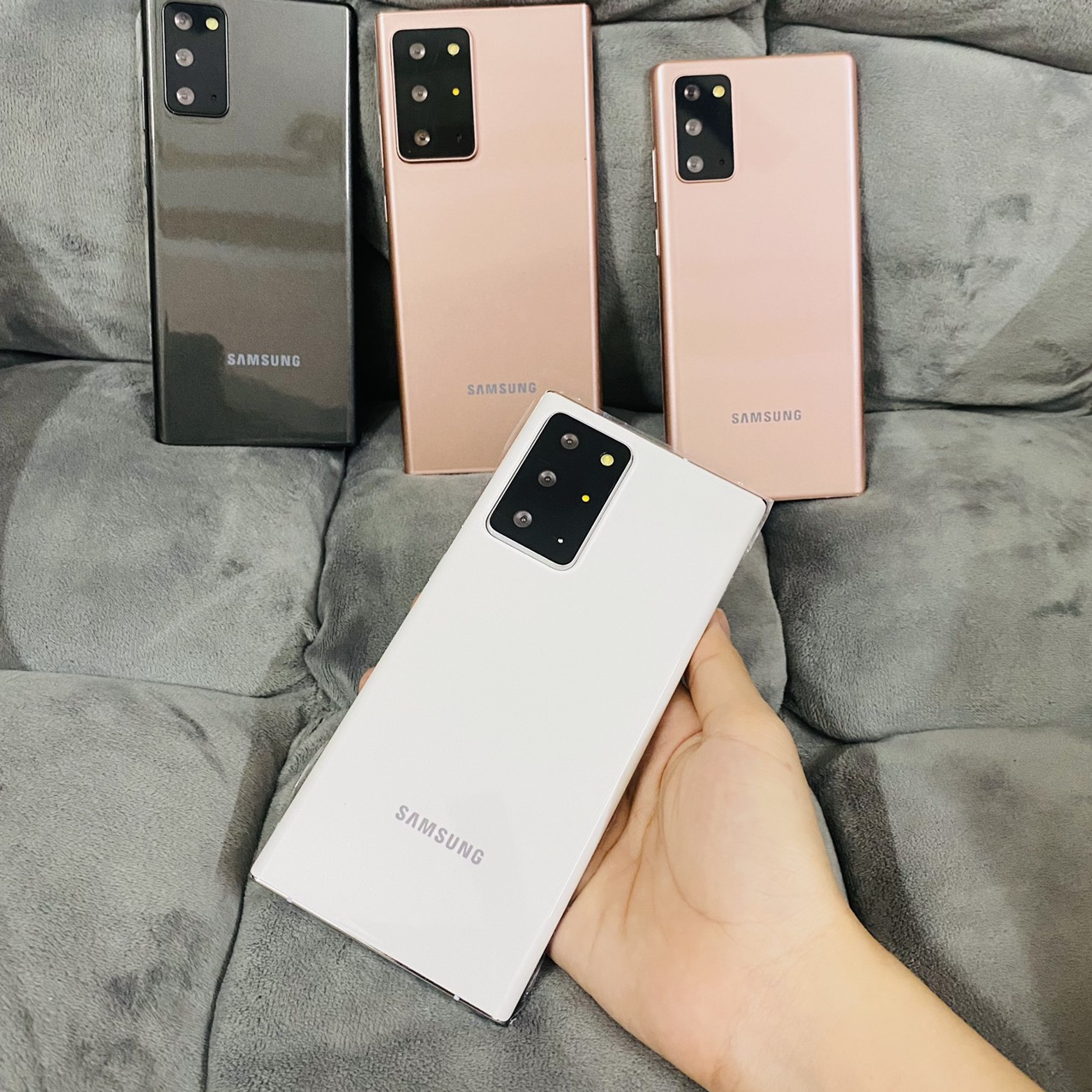 Mô hình trưng bày Samsung Note20 và Note20 Ultra