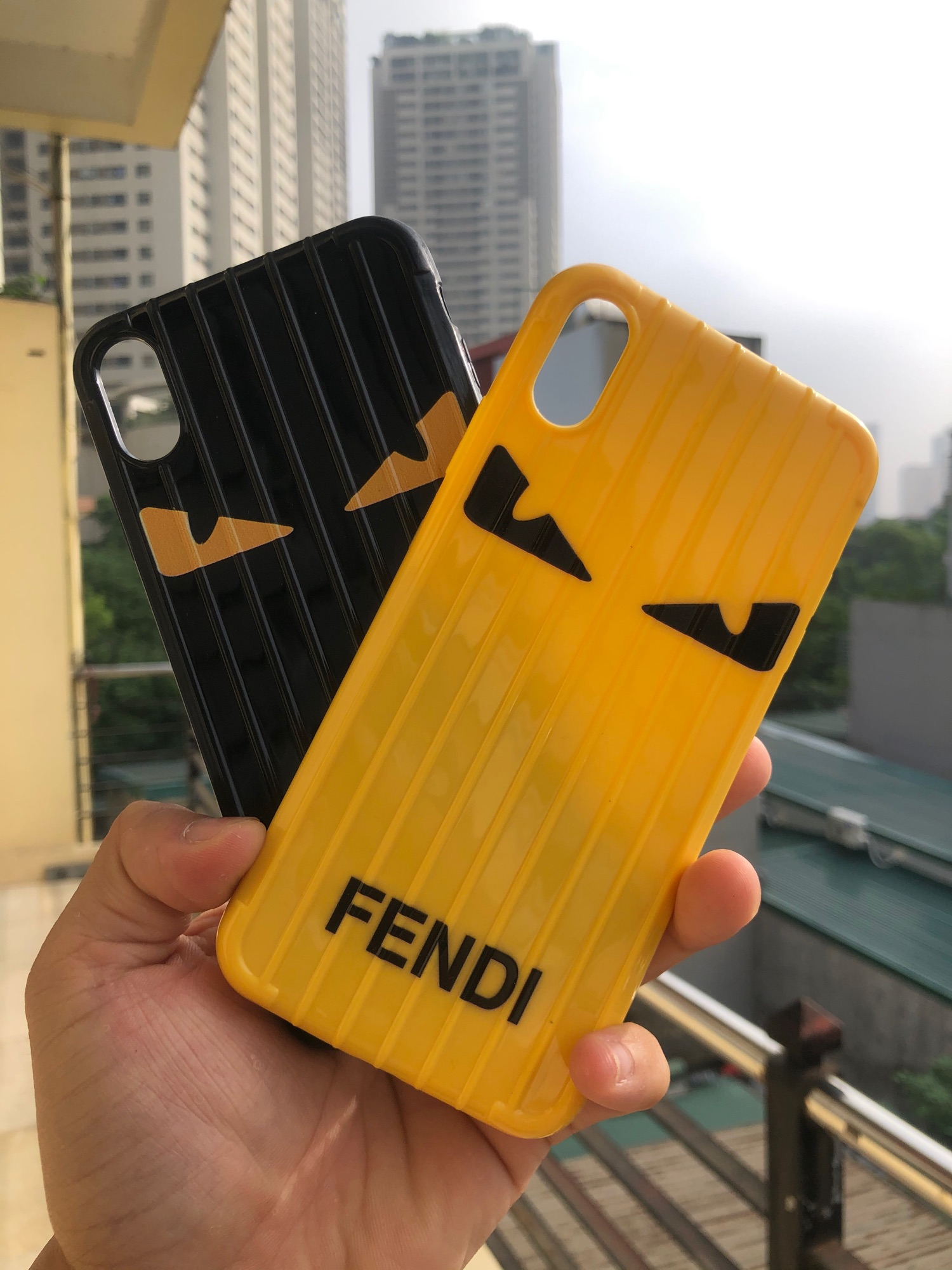 Ốp vali Fendi hình con mắt cho Iphone