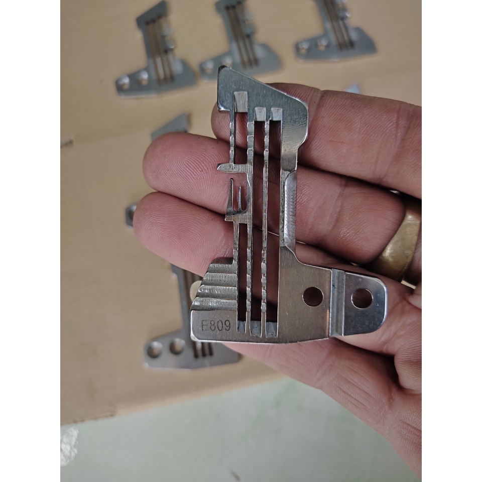 mặt nguyệt se lai máy vắt sổ 4 chỉ