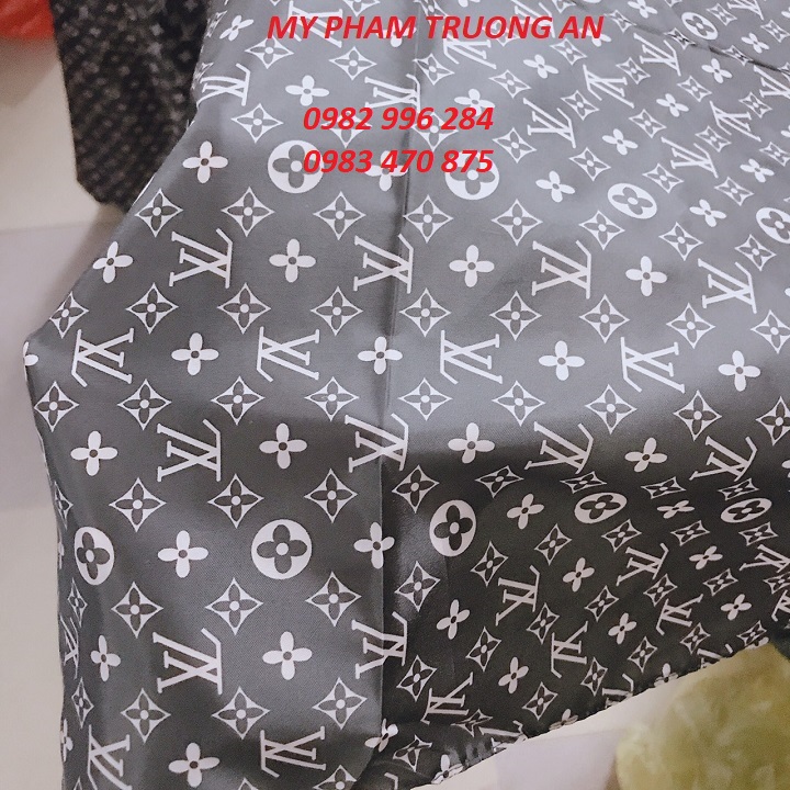 Áo choàng cắt tóc LV