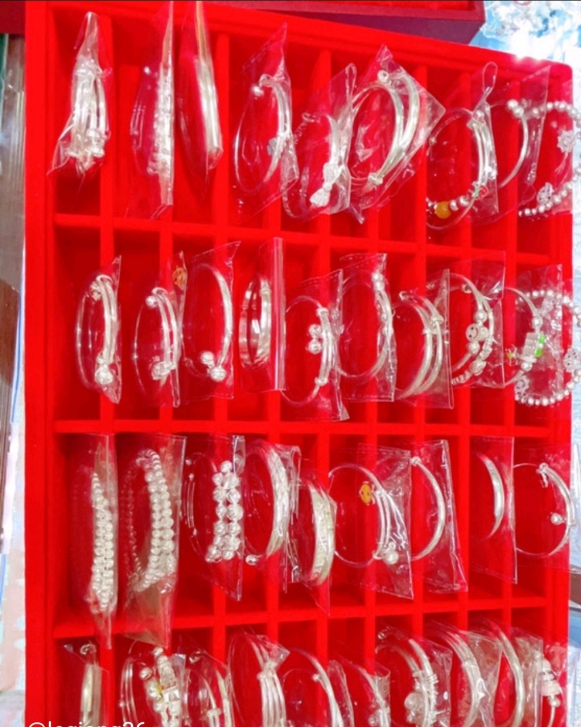 khay nhung trưng vòng tay 40 chiếc