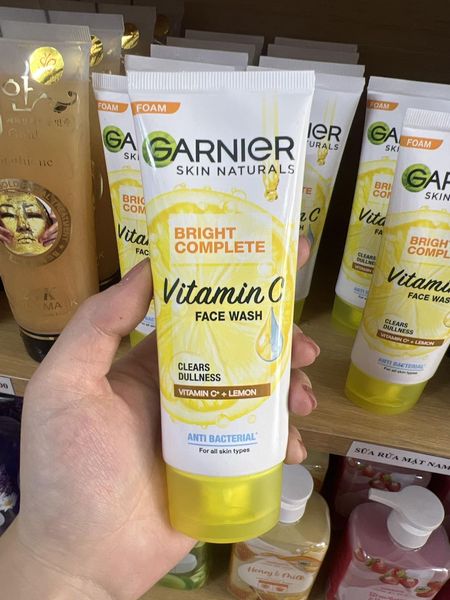 sữa rửa mặt GARNIER Thái Lan