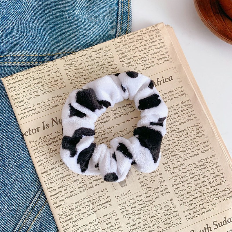 Cột tóc scrunchies lông mịn bò sữa cute