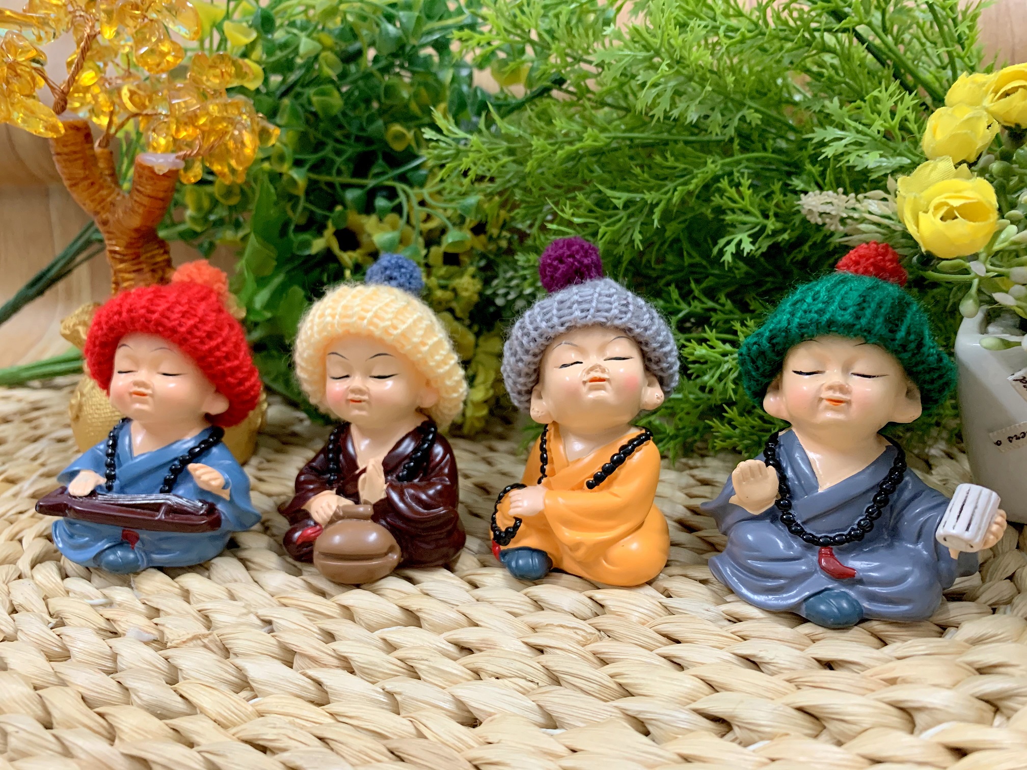 Bộ 4 tượng chú tiểu Cầm Kỳ đội nón len ( Hình Thật - Độc Quyền )