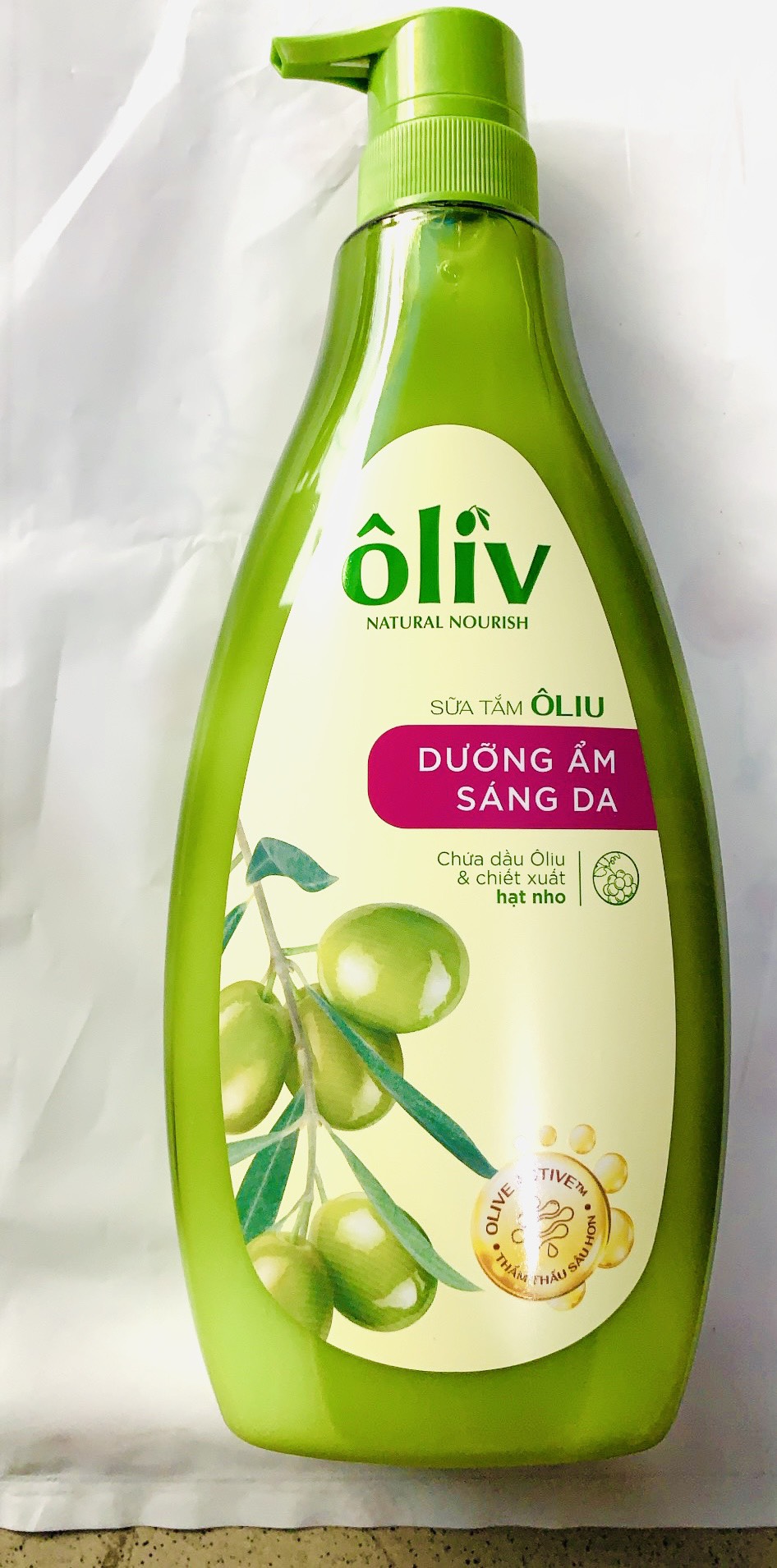 1 chai sữa tắm dưỡng ẩm sáng da oliu provence 650ml